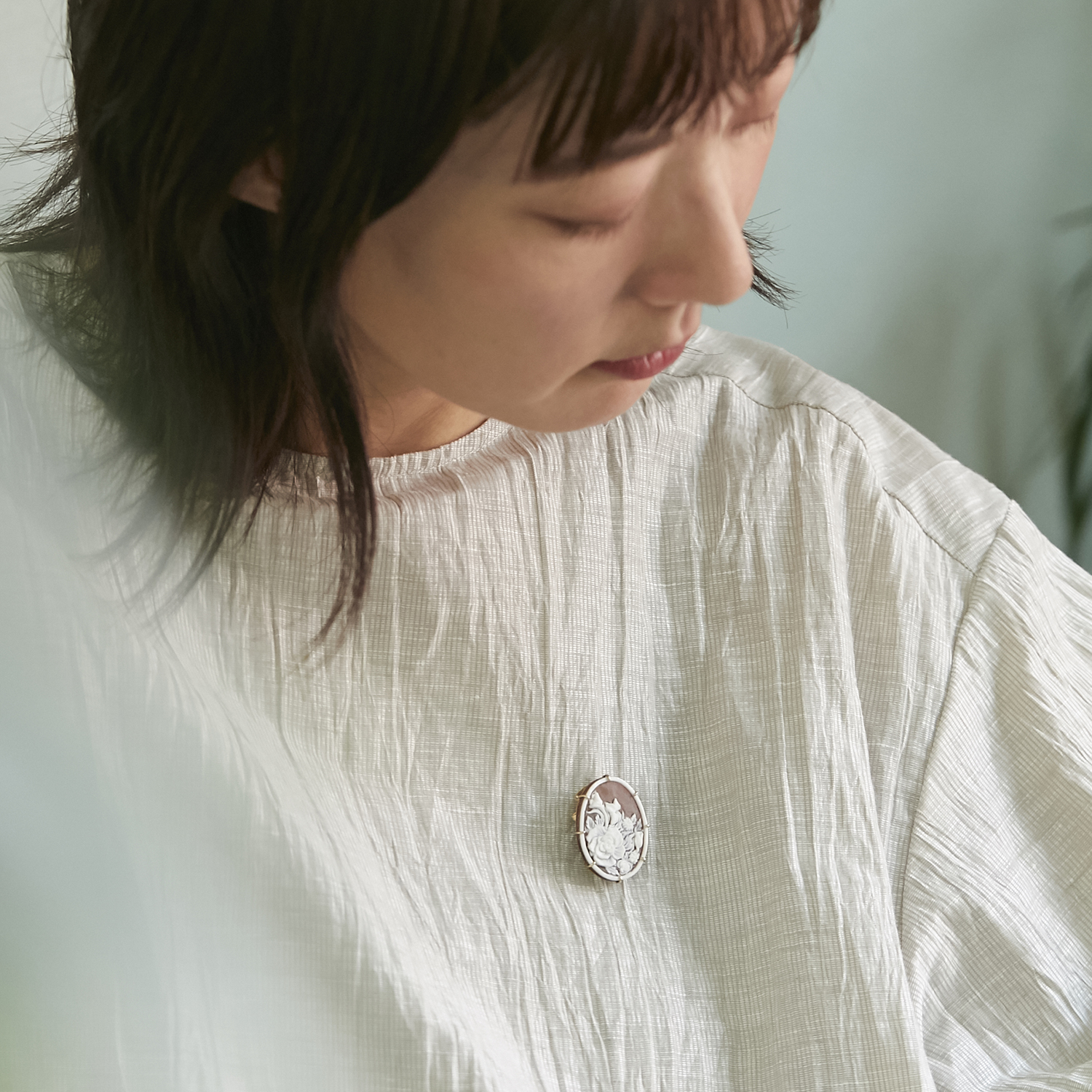 La mascotte cameo collection/バラ額縁トップブローチ