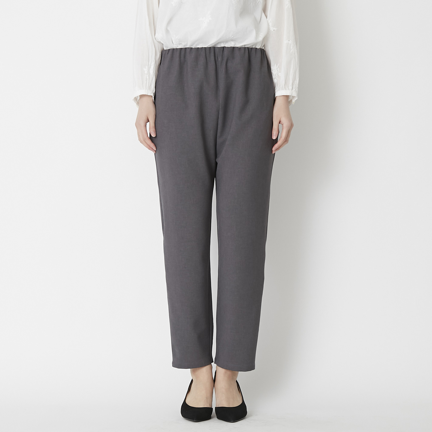Kilka/洗えてシワになりにくいテーパードパンツ