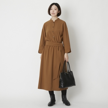Kilka/洗えてシワになりにくいボタンワンピース