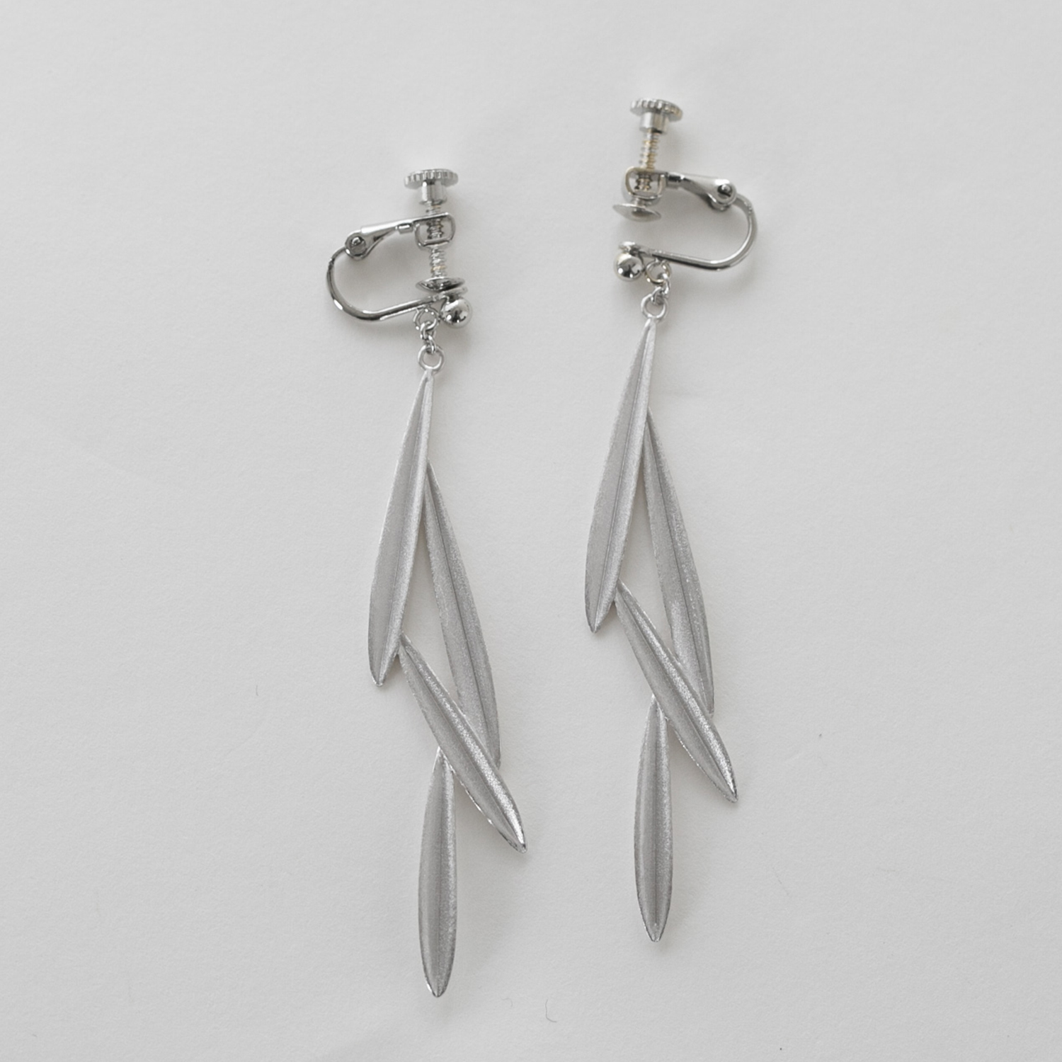 misa/オリーブロングピアス/イヤリング