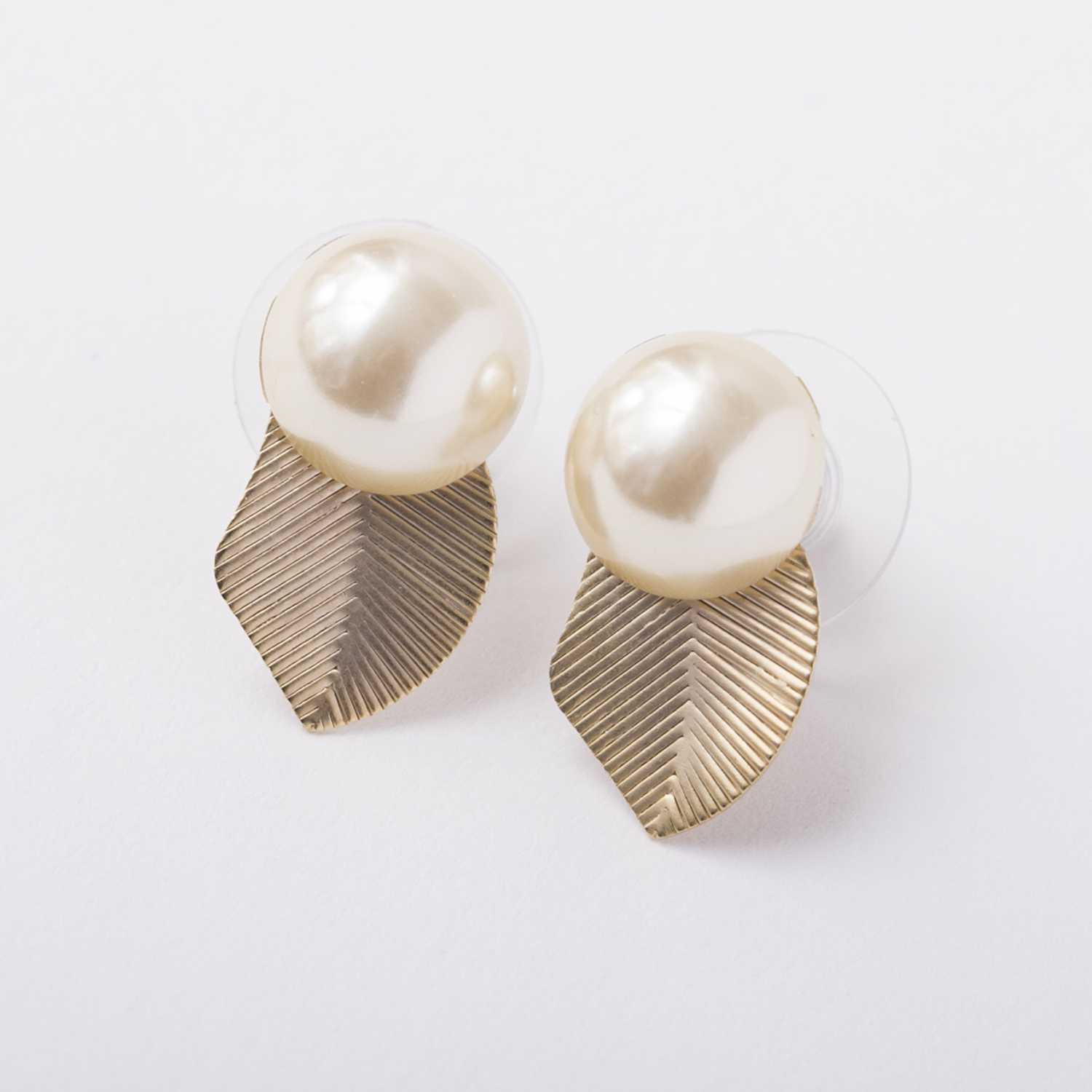 STELLA CIFFON/ハーフパールリーフモチーフ ピアス/イヤリング