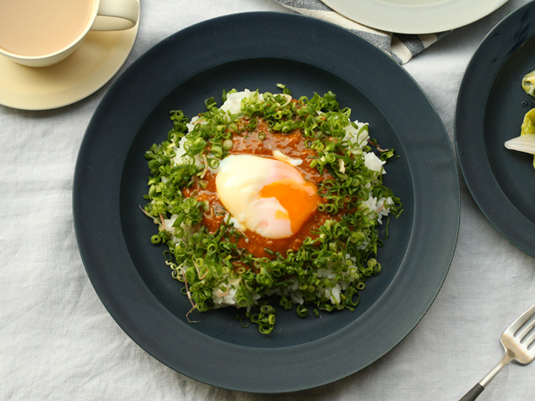 カレー好き必見！もっとおいしくいただけるカレー皿選び