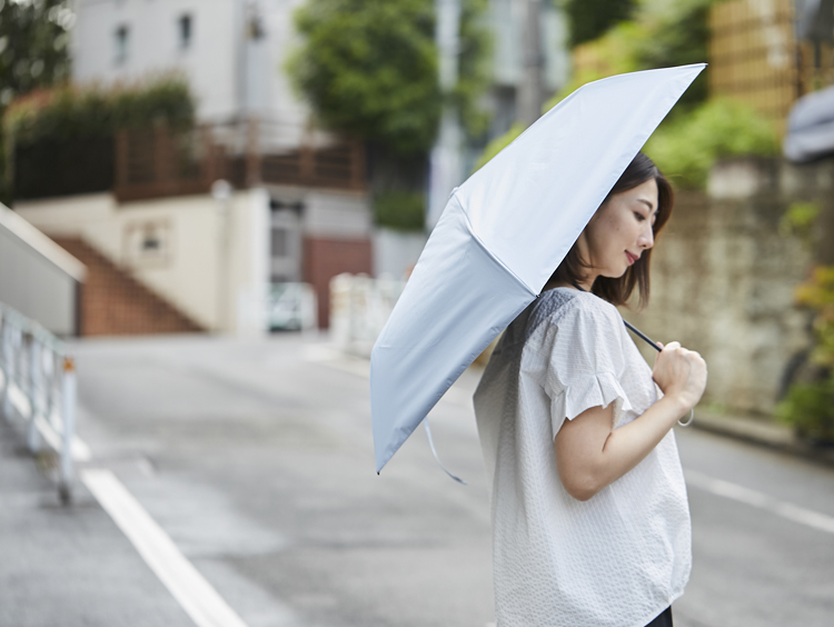 体感温度が違う！手放せない超軽量の遮光日傘