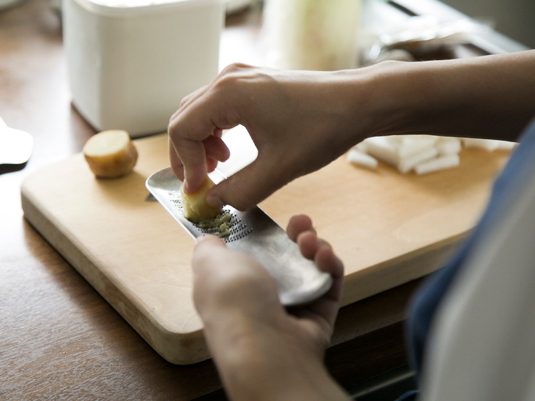 手軽なのに本格的！おろし生姜を簡単に美味しく仕上げるおろし器特集