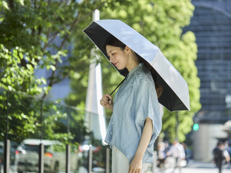 強い日差しも大雨も、これさえあれば大丈夫!な晴雨兼用折り畳み傘