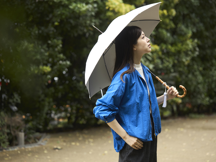 秋雨シーズンに心強い。撥水ブルゾンに新色登場