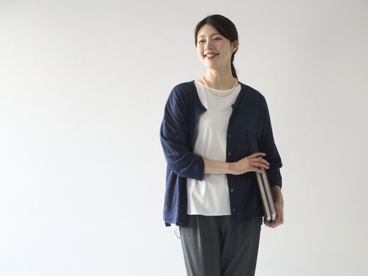 【在庫限り】8年目のロングセラー、とろみリネンのカーディガン