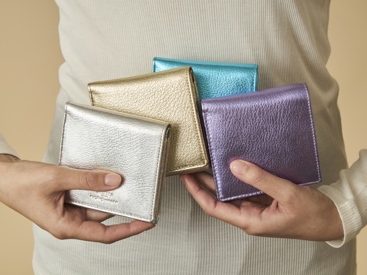 値上がり前にぜひ！人気のお財布にラメバージョンも仲間入り