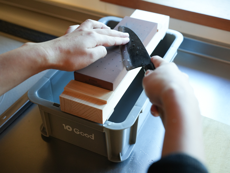 包丁の切れ味が蘇る！初心者に優しい砥石セットを使ってみました