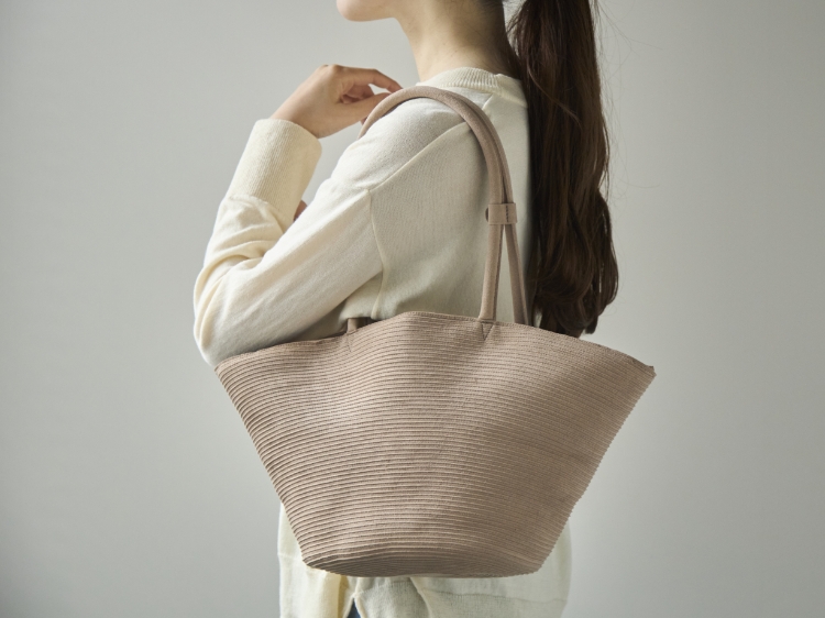 【受注会スタート】ハイテク素材×麦わら帽子職人=技あり軽量バッグ