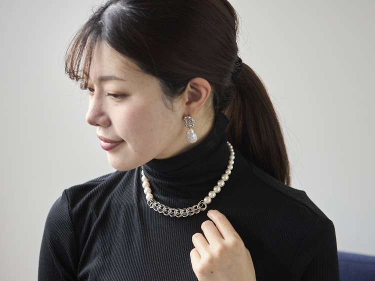 Tシャツでもおしゃれ上級者に見せてくれるアクセサリー