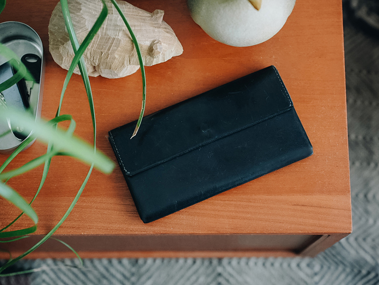 【あの人の買って良かったBest3】お札を折らない派に最高のミニ長財布