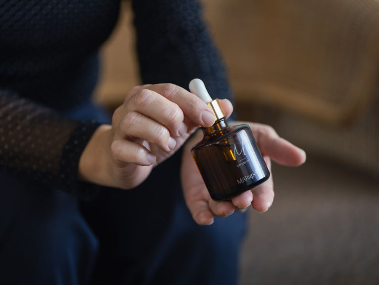 【つくり手インタビュー】深呼吸できる香りで、健やかな肌へ。メイクアップアーティストが作る等身大のスキンケア