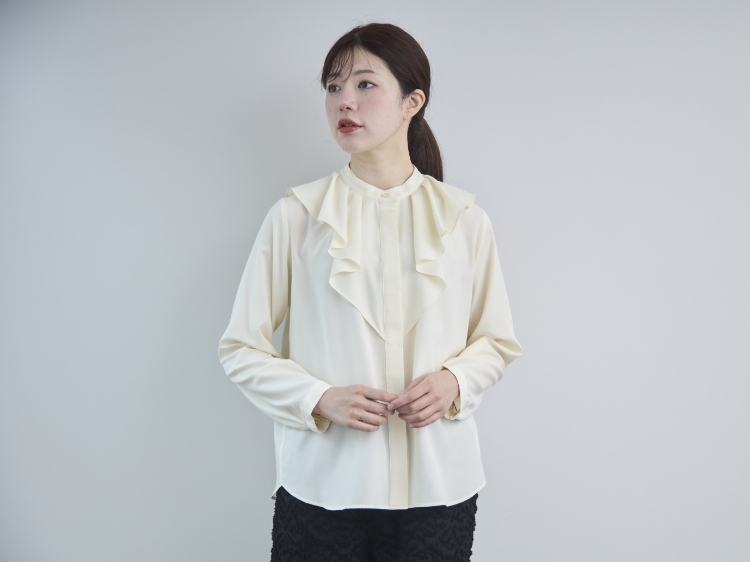 着やすさを詰め込んだ、頼りになるきちんとブラウス