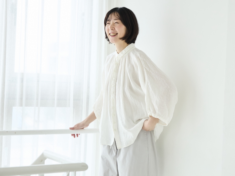 風が抜けて脇汗も響かない！人気NO.1の麻ブラウス