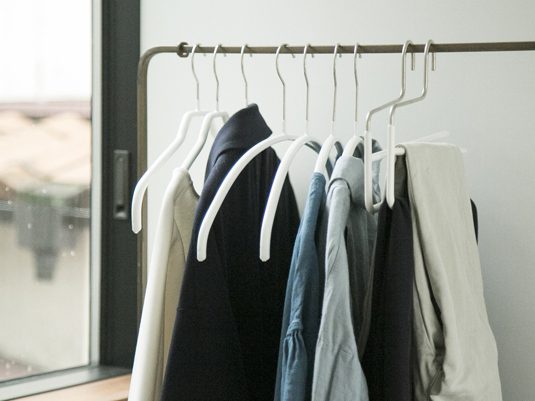 忙しい朝だから、服とアクセサリー選びを楽にする工夫を