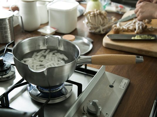 毎日のお料理をもっとラクに、楽しく。片手鍋の選び方